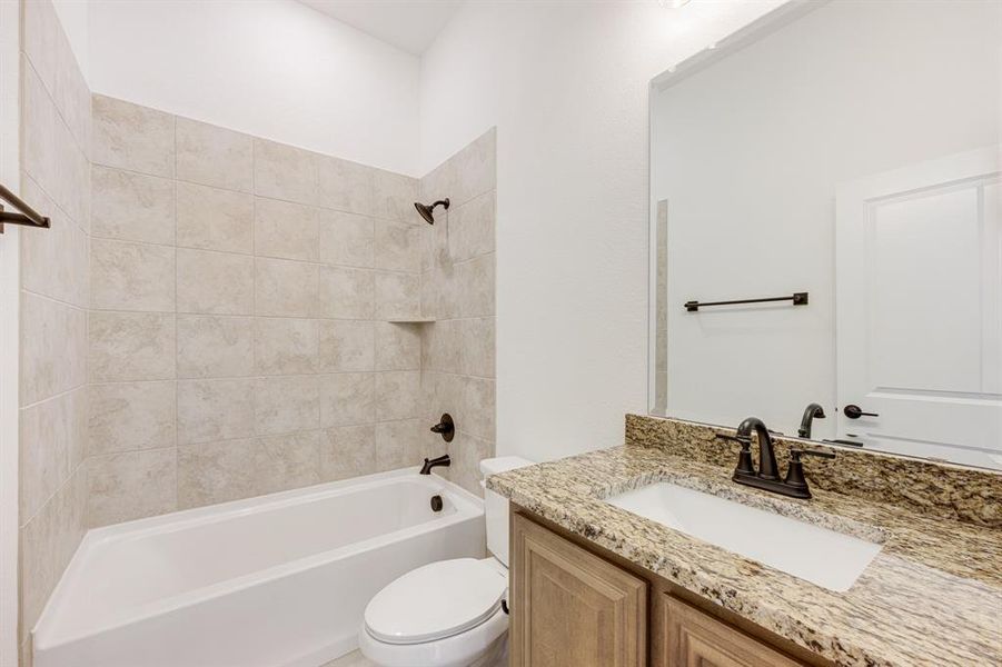 Furnished interior view inside a new home in Maplewood, Glenn Heights (Image 10).