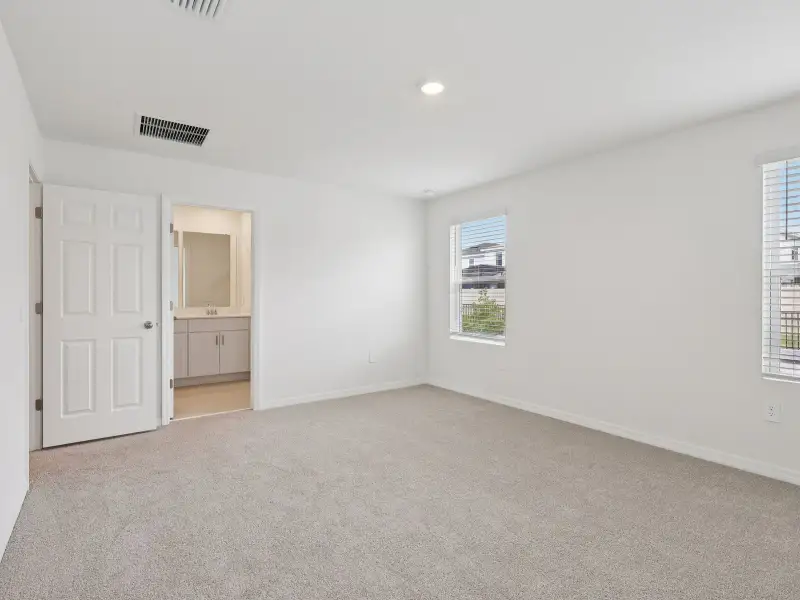 Spacious, unfurnished interior of a new home in Cagan Crossings West, Clermont (Image 11). Spacious, unfurnished interior of a new home in Cagan Crossings West, Clermont (Image 11).