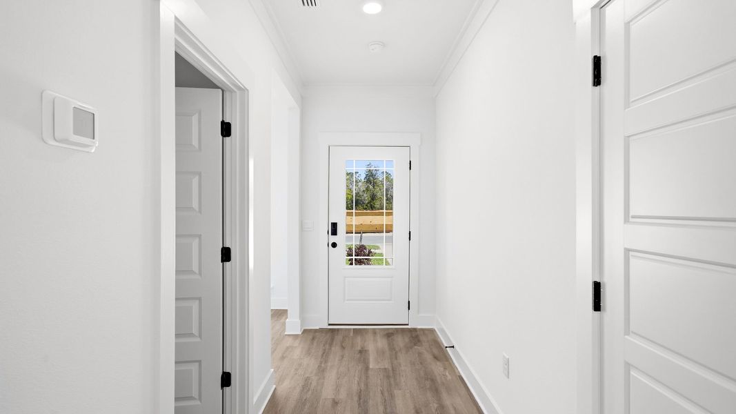 Spacious, unfurnished interior of a new home in Colonial East, Panama City Beach (Image 11).
