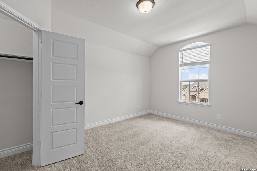 Spacious, unfurnished interior of a new home in Bison Ridge, San Antonio (Image 13).