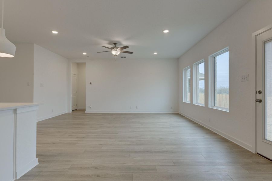 Representative unfurnished interior of a home built from the Alexis by Ashton Woods in Nopal Valley, San Antonio (Image 16).