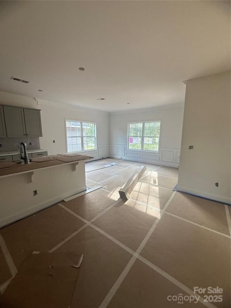Kitchen & Dining Area