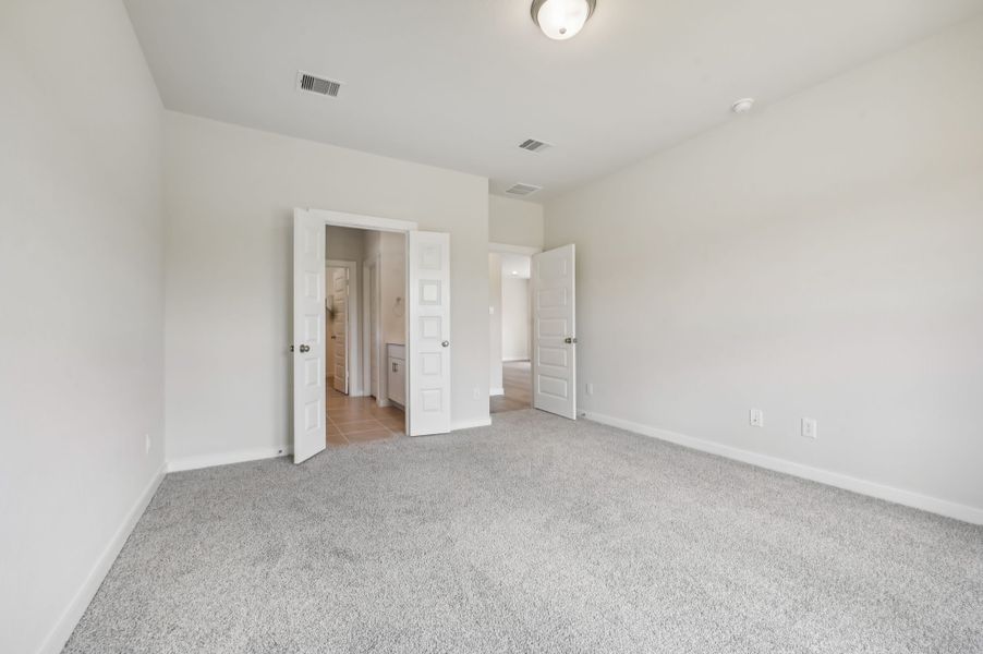 Spacious, unfurnished interior of a new home in Granger Pointe - Traditional Series, Conroe (Image 5).