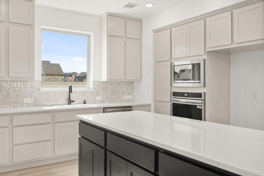 Built in convection oven and microwave for your convenience!