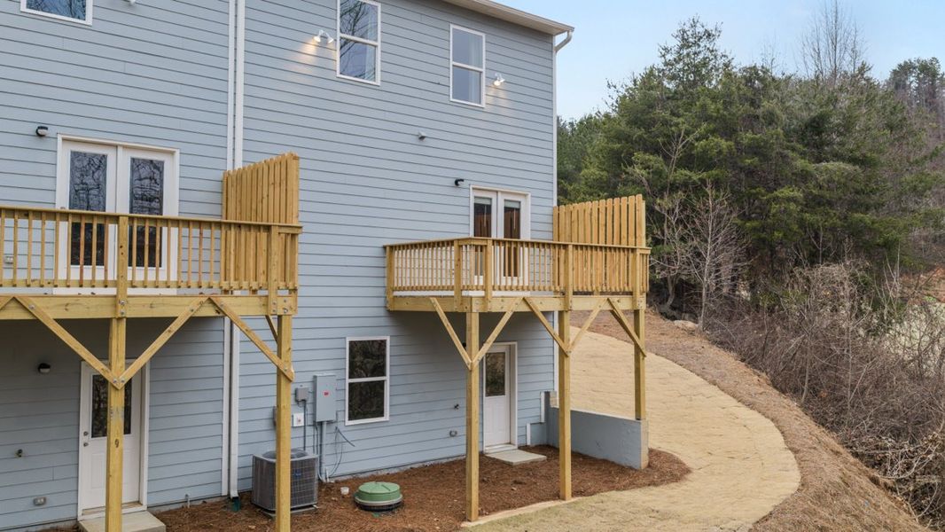 Representative exterior details of a home built from the Sudbury 24' Townhome by D.R. Horton in Mountain Park, Dahlonega (Image 22).