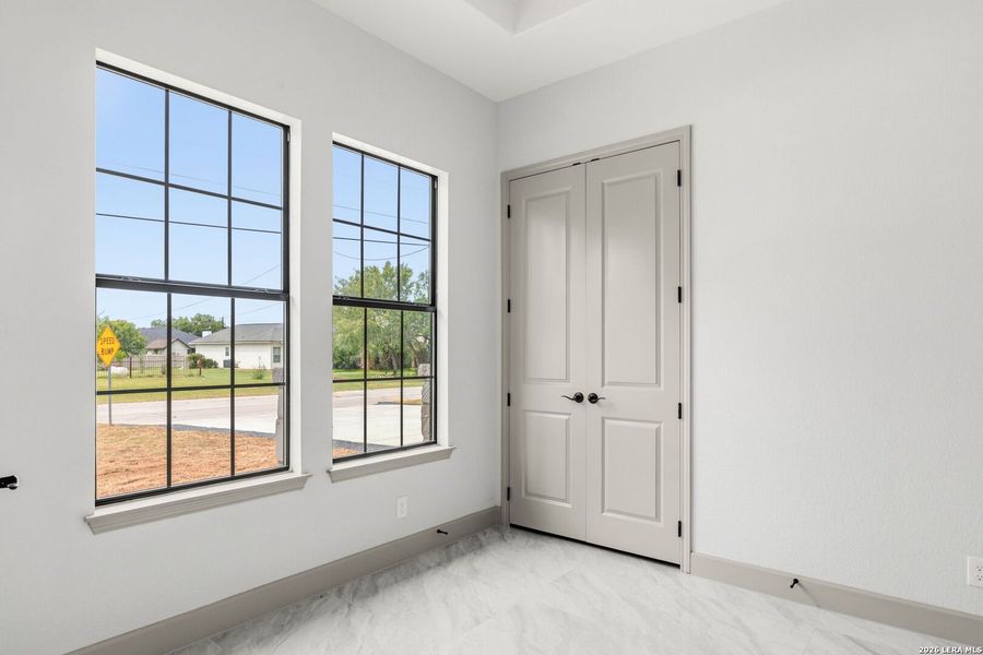 Spacious, unfurnished interior of a new home in , Selma (Image 39).