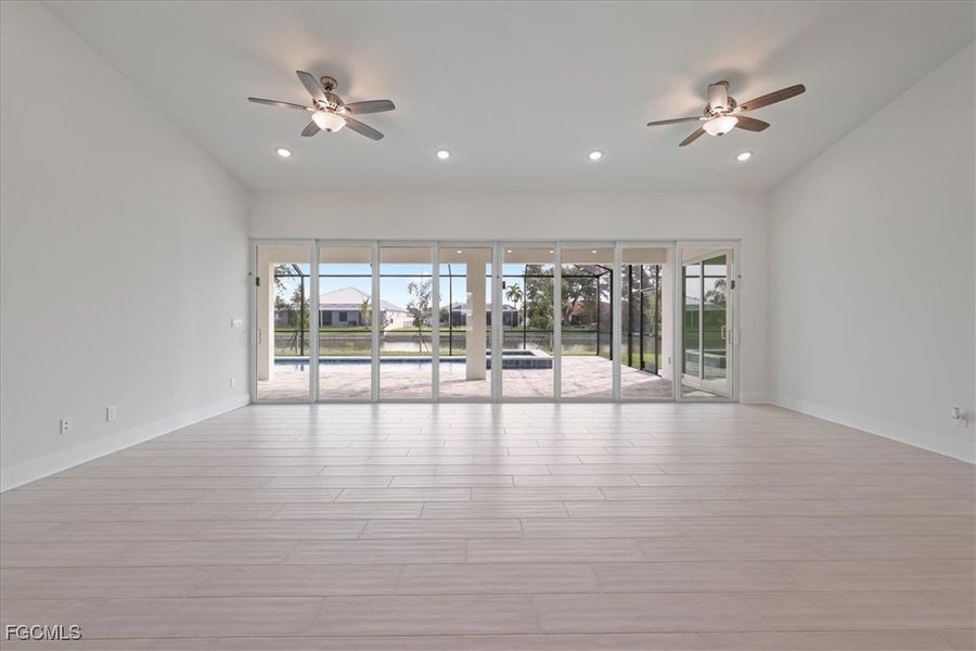 Spacious, unfurnished interior of a new home in Cape Coral, Cape Coral (Image 14).