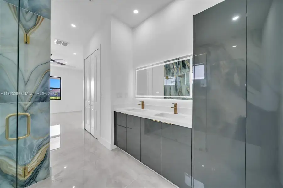 Furnished interior view inside a new home in , Cape Coral (Image 4).