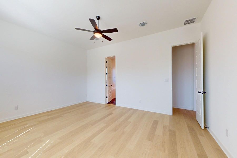 Spacious, unfurnished interior of a new home in Heritage, Dripping Springs (Image 20). Spacious, unfurnished interior of a new home in Heritage, Dripping Springs (Image 20).