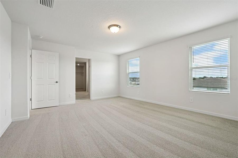 Spacious, unfurnished interior of a new home in The Reserve at Twin Lakes, St. Cloud (Image 19).