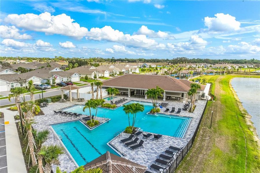 Community amenities in Central Parc, North Port (Image 19).