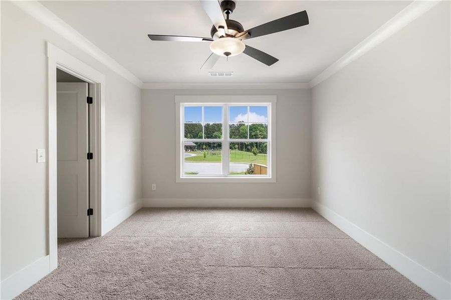 Spacious, unfurnished interior of a new home in Spring Creek, Monroe (Image 26).