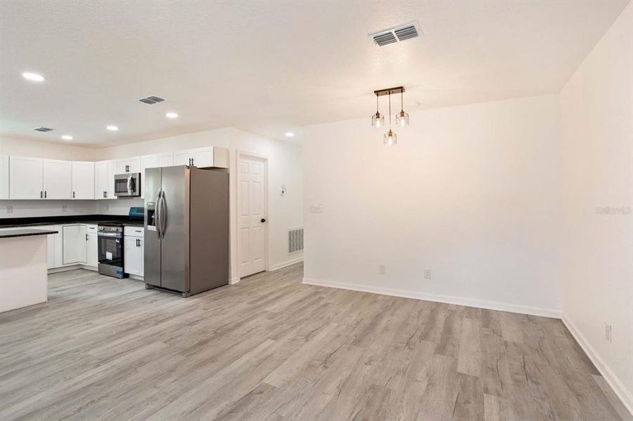 Spacious, unfurnished interior of a new home in , Webster (Image 10).