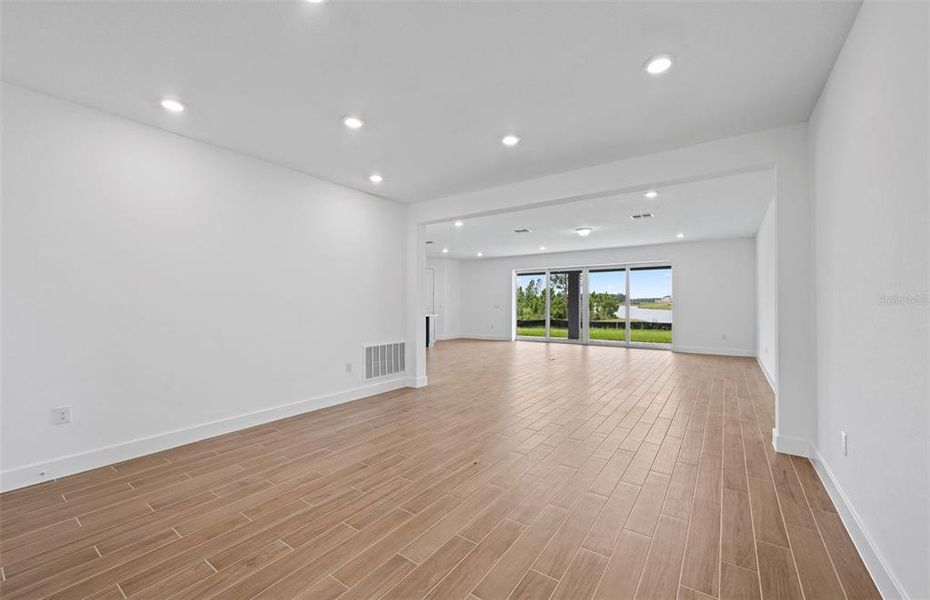 Spacious, unfurnished interior of a new home in Riverwood, Zephyrhills (Image 12).