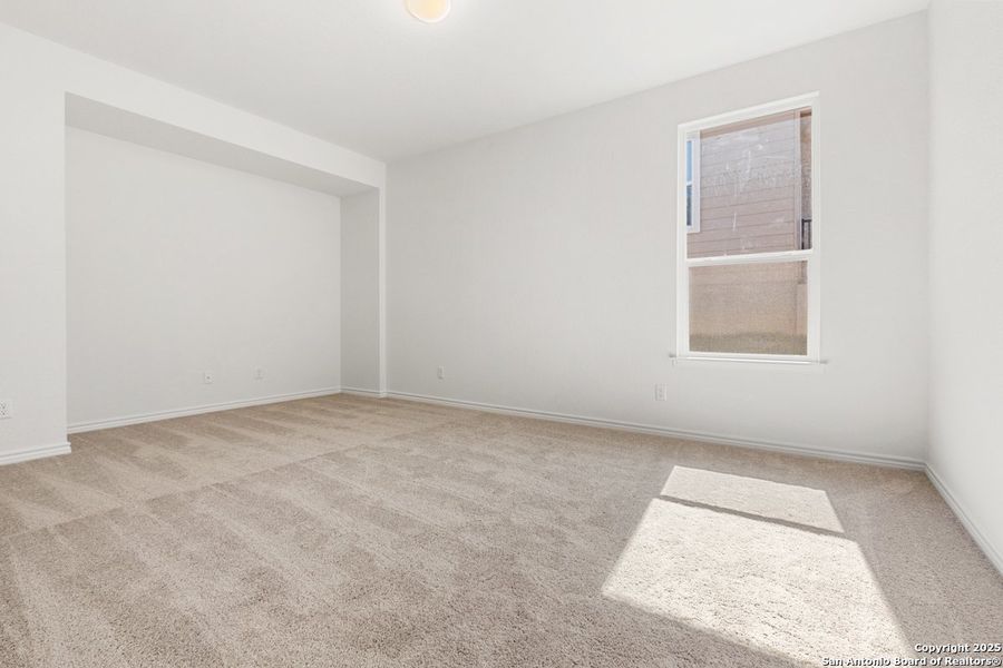 Spacious, unfurnished interior of a new home in Knox Ridge, Converse (Image 7).