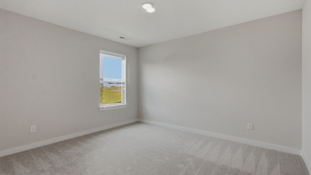 Spacious secondary room with window Spacious secondary room with window