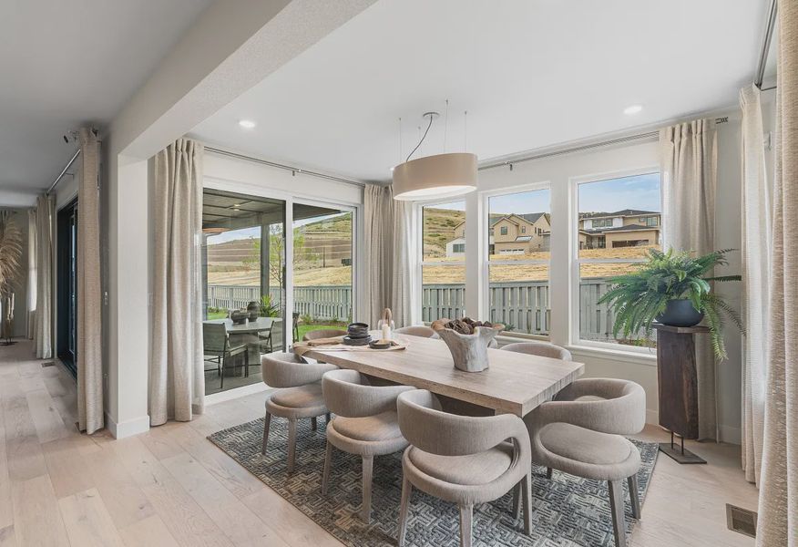 Everly Model Dining - 5 of 19