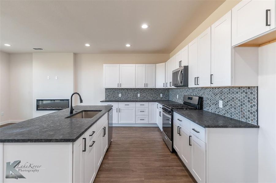 Furnished interior view inside a new home in , Abilene (Image 9).