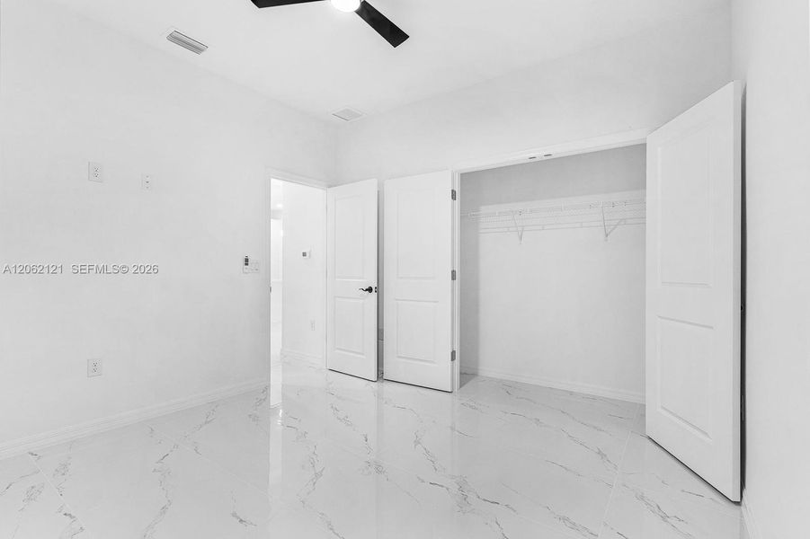 Spacious, unfurnished interior of a new home in , Cape Coral (Image 10).