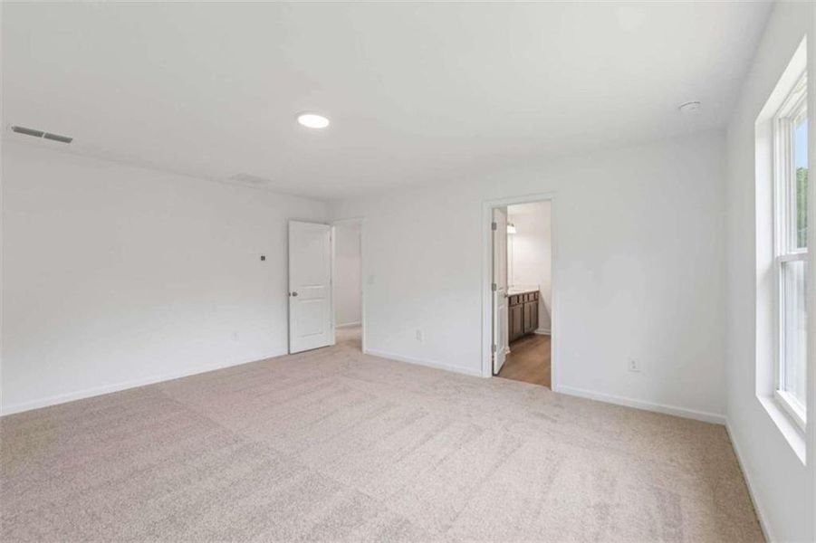 Spacious, unfurnished interior of a new home in The Pointe at Heron Bay, Locust Grove (Image 15).
