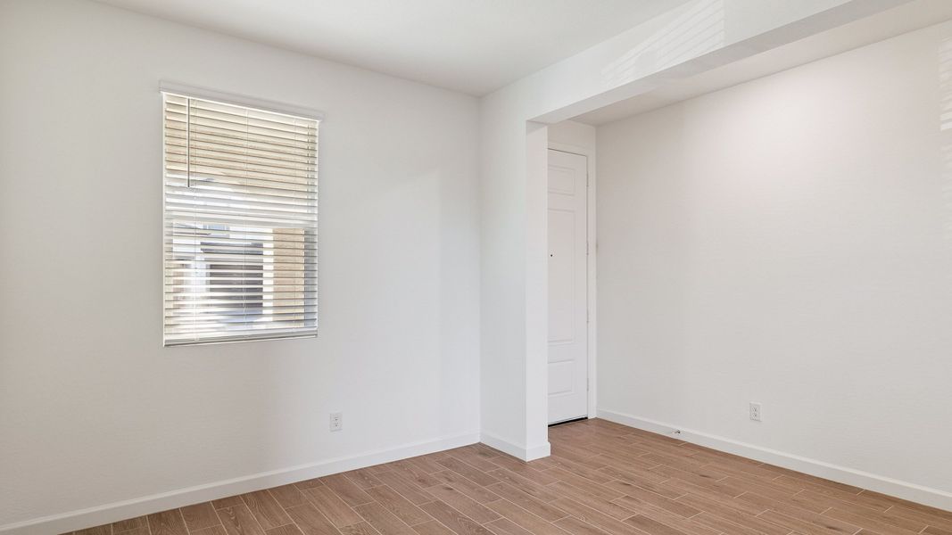 Spacious, unfurnished interior of a new home in Apache Farms, Buckeye (Image 16).