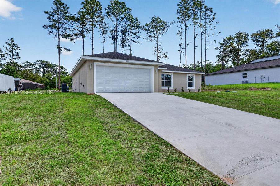Exterior details and patio area of a home in , Ocala (Image 15).