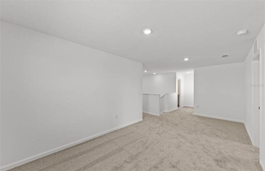 Spacious, unfurnished interior of a new home in Lakespur Wellen Park, Venice (Image 21). Spacious, unfurnished interior of a new home in Lakespur Wellen Park, Venice (Image 21).
