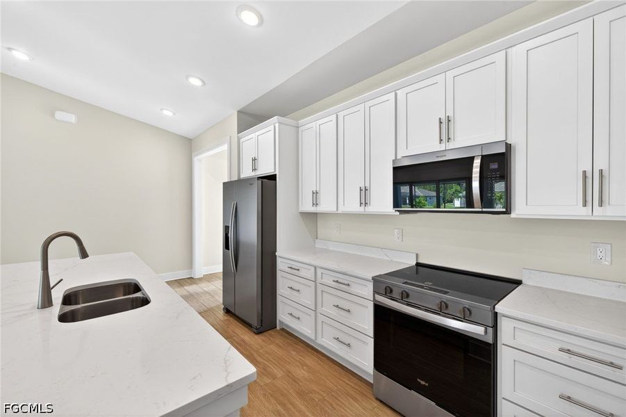 Furnished interior view inside a new home in Cape Coral, Cape Coral (Image 6).