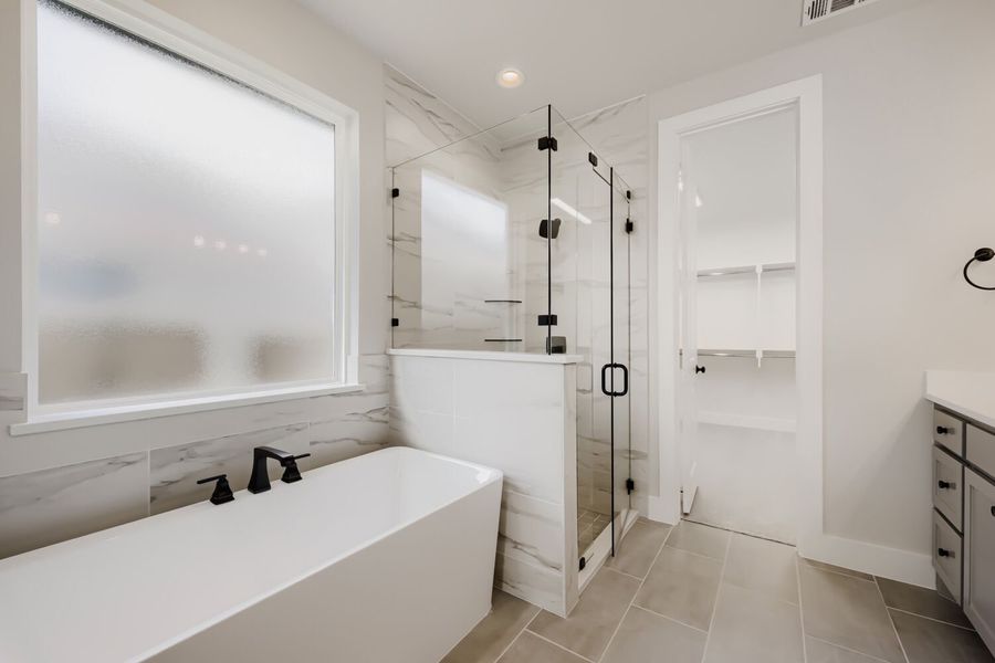 1281 White Pine - Primary Bathroom 1281 White Pine - Primary Bathroom