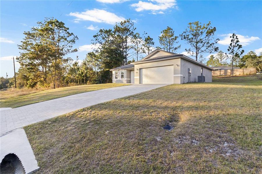 Exterior details and patio area of a home in , Citrus Springs (Image 25).