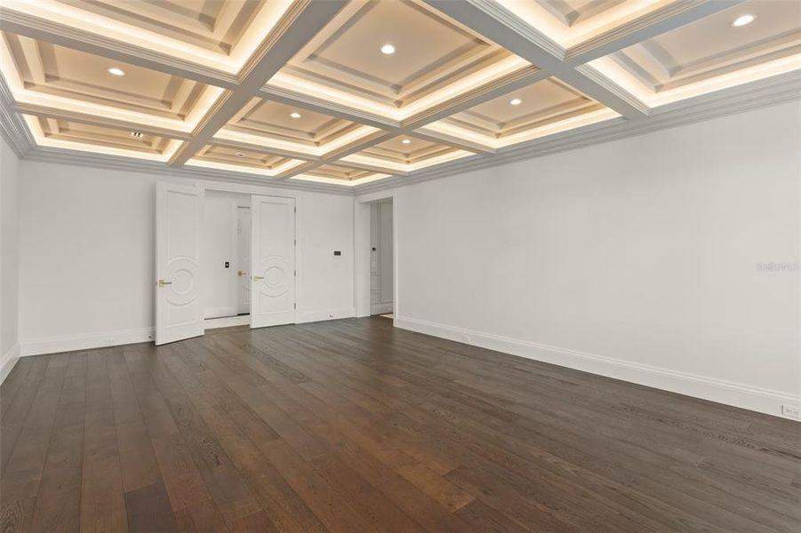 Spacious, unfurnished interior of a new home in , Windermere (Image 24).