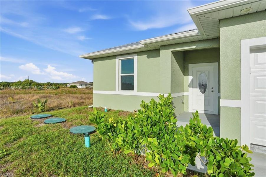 Exterior details and patio area of a home in , Labelle (Image 18).