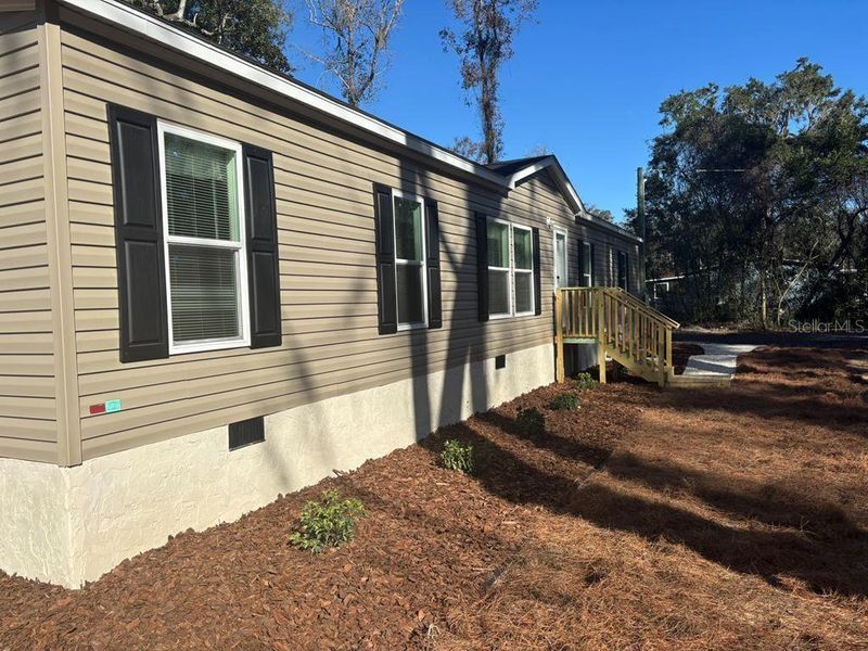 Exterior details and patio area of a home in , Chiefland (Image 15).
