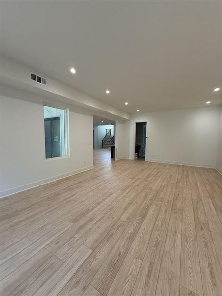 Spacious, unfurnished interior of a new home in , Sandy Springs (Image 22).