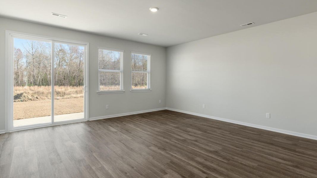 Spacious, unfurnished interior of a new home in The Preserve at Tidewater, Sneads Ferry (Image 16).