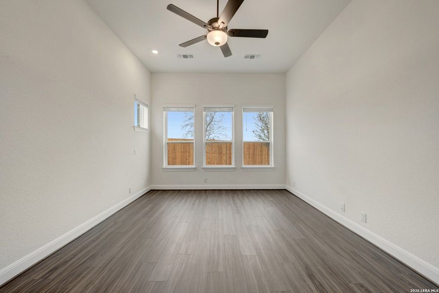 Spacious, unfurnished interior of a new home in Davis Ranch 50', San Antonio (Image 14).