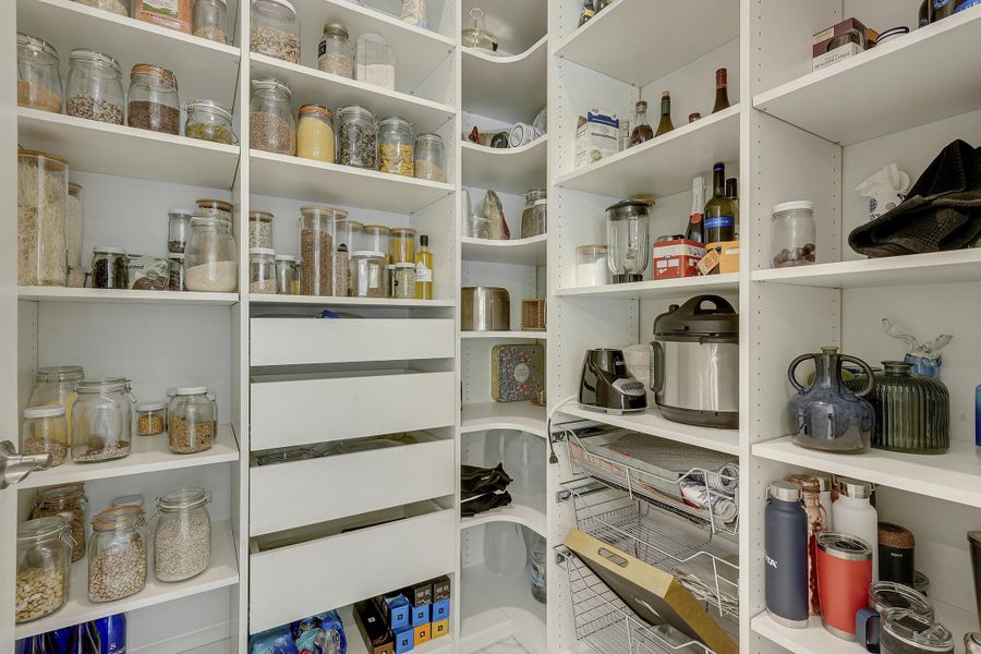 LARGE WALK-IN PANTRY