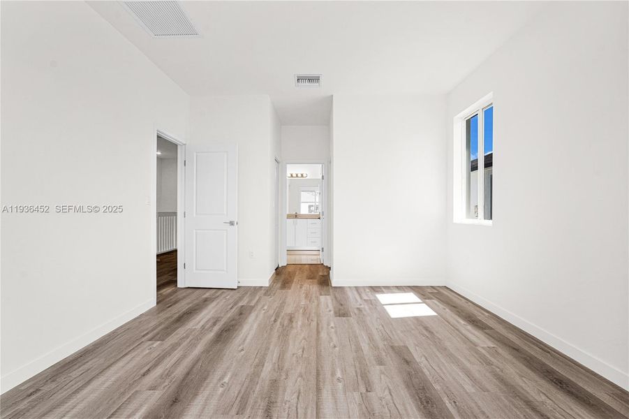 Spacious, unfurnished interior of a new home in , Miami (Image 56).