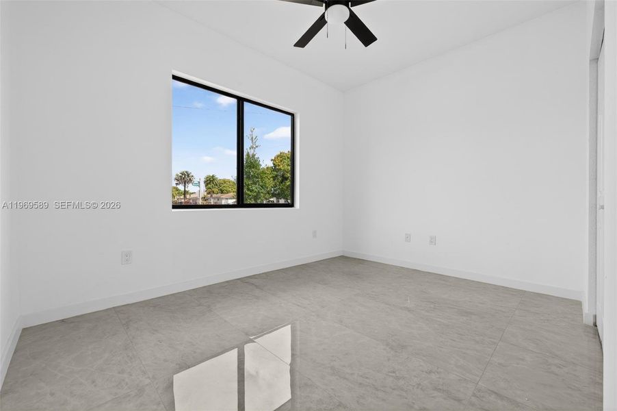 Spacious, unfurnished interior of a new home in , Fort Lauderdale (Image 23).