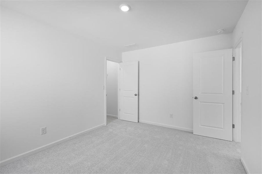 Spacious, unfurnished interior of a new home in Heritage River, Euharlee (Image 11).