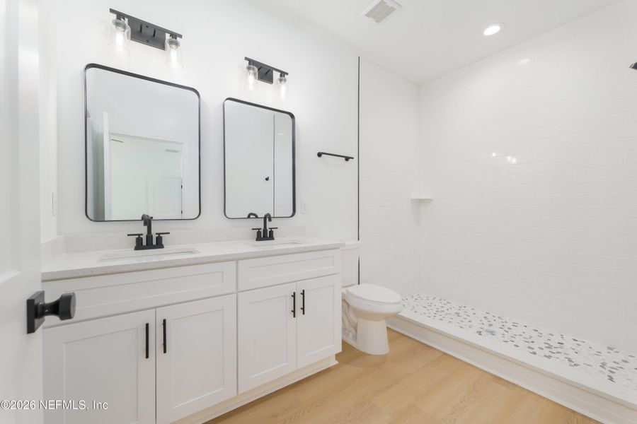 Furnished interior view inside a new home in , Middleburg (Image 3).