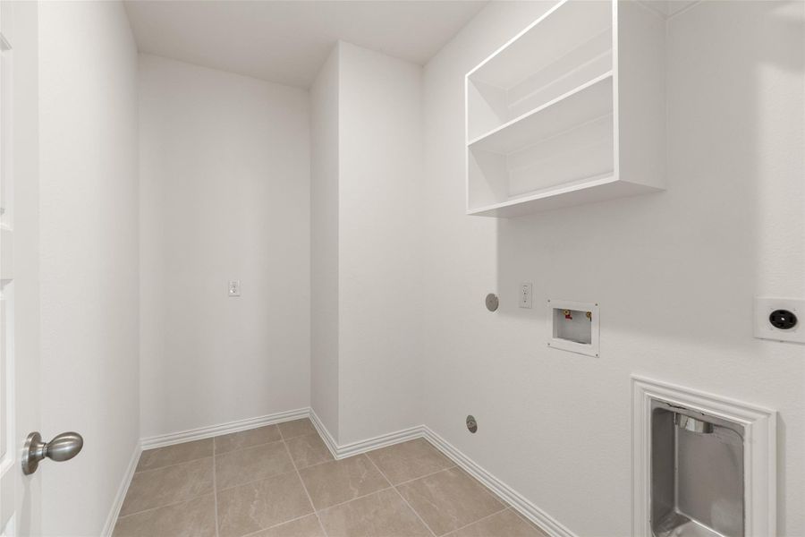 Spacious, unfurnished interior of a new home in Coastal Point, League City (Image 16).