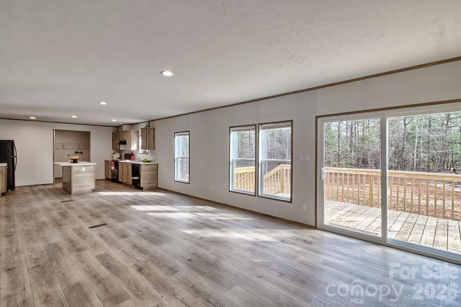 Spacious, unfurnished interior of a new home in , Kershaw (Image 31).