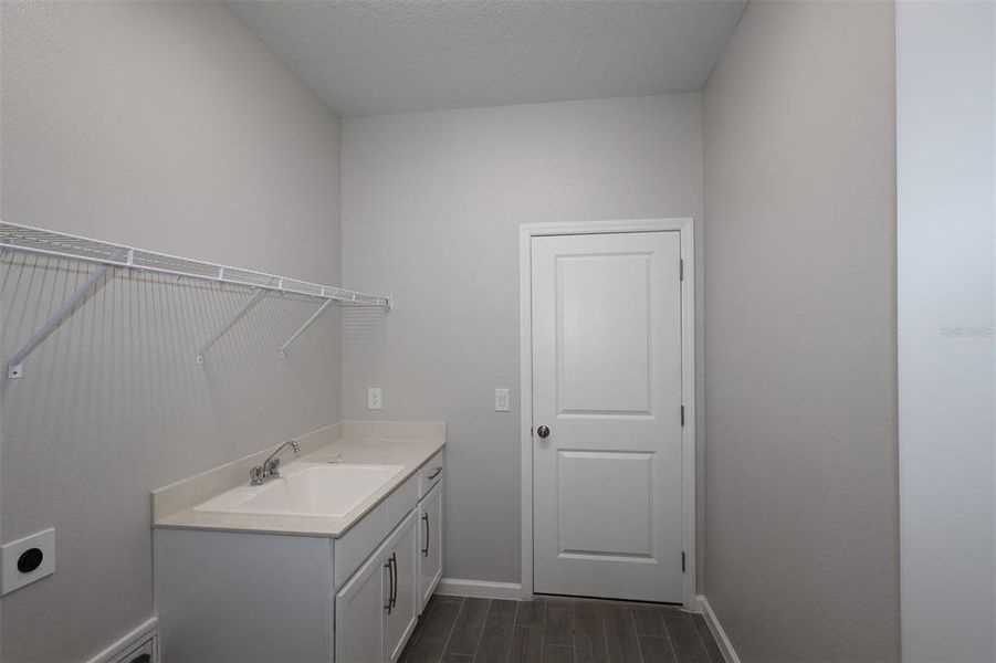 Furnished interior view inside a new home in Bay Lake Farms, St. Cloud (Image 12).