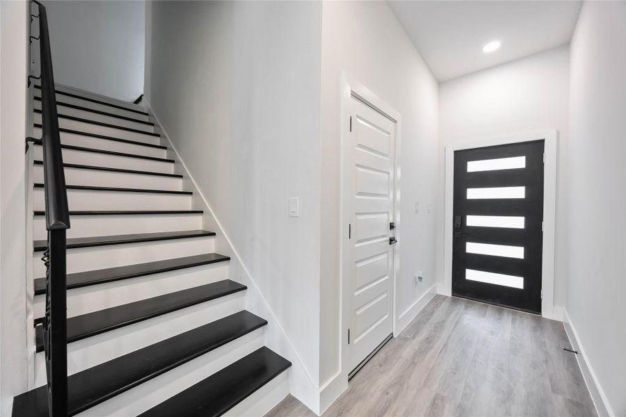 Spacious, unfurnished interior of a new home in , Houston (Image 18).