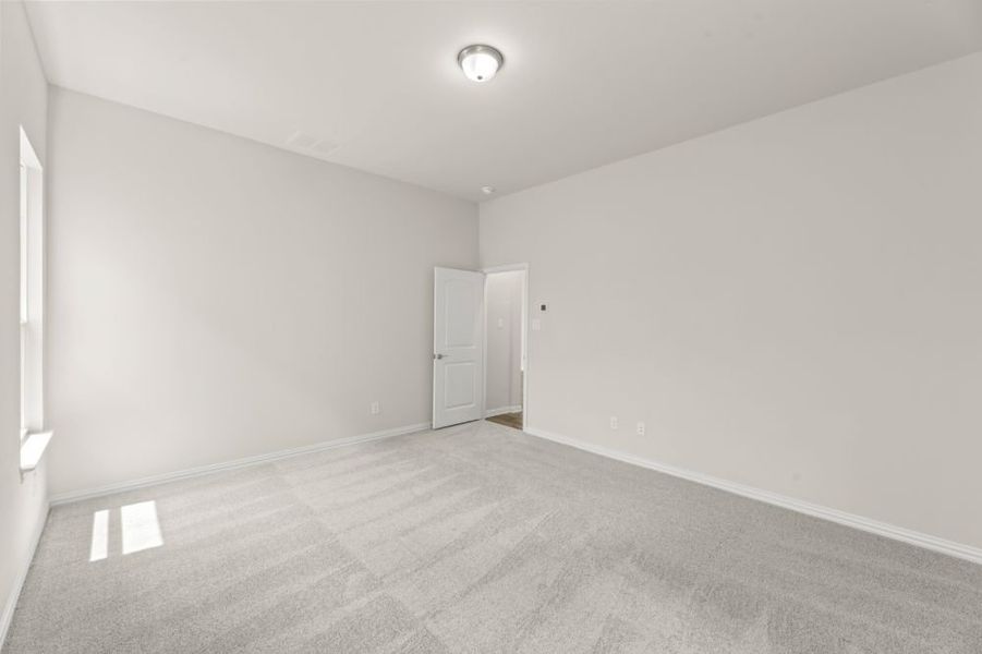 Spacious, unfurnished interior of a new home in Creekside, Royse City (Image 25).