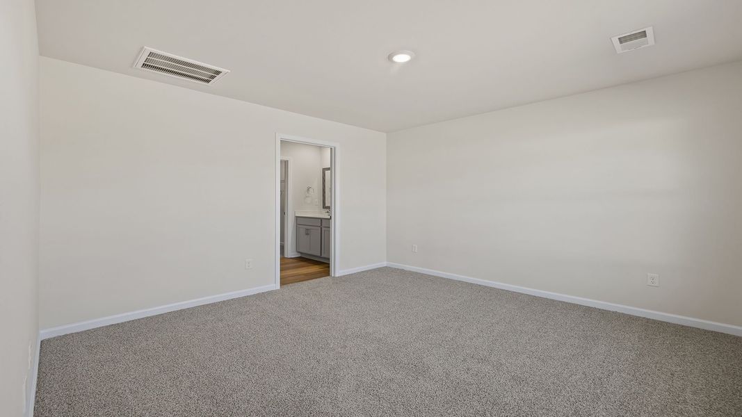 Spacious, unfurnished interior of a new home in Cedar Gap, Fountain Inn (Image 24).