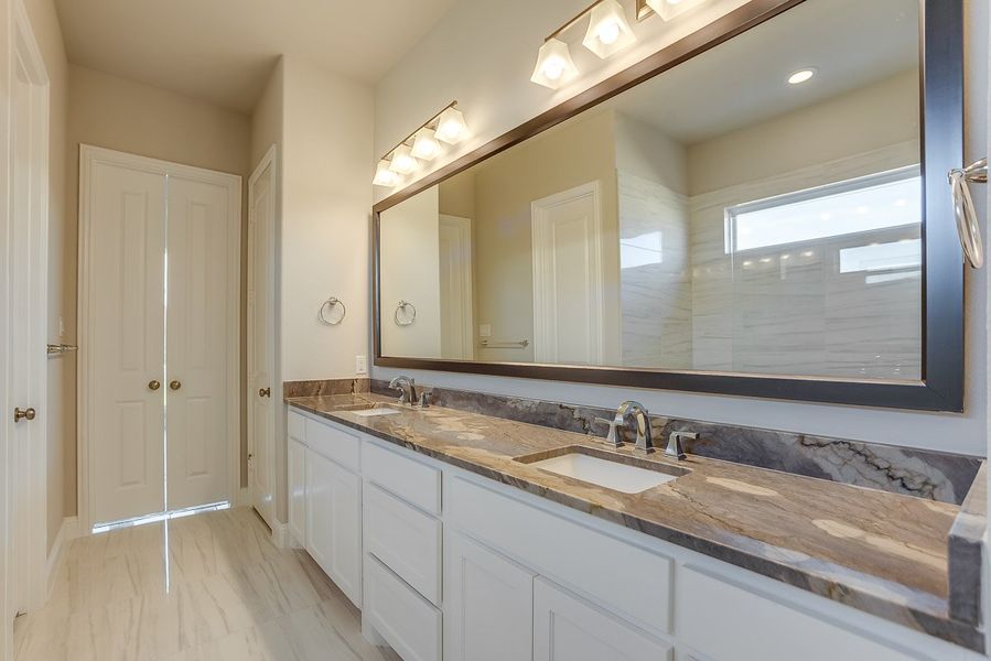 Plan 1134 Primary Bathroom Representative Image