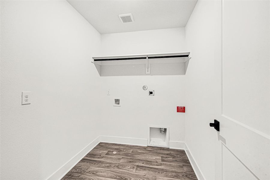 Spacious, unfurnished interior of a new home in , Conroe (Image 19).