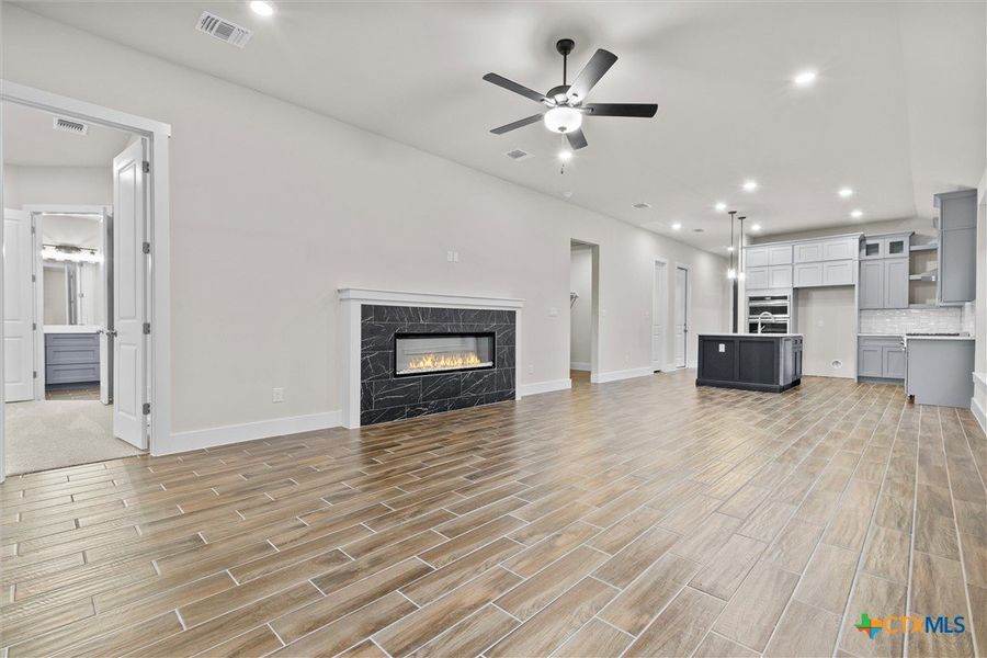 Spacious, unfurnished interior of a new home in Morningstar, Georgetown (Image 17).